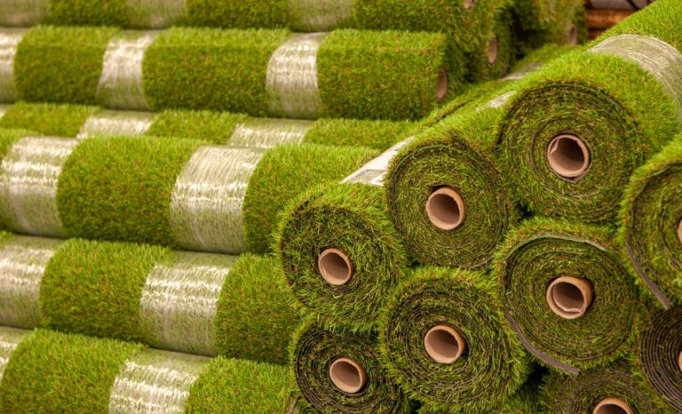 Why Buy Wholesale Fake Grass for Winter Prep