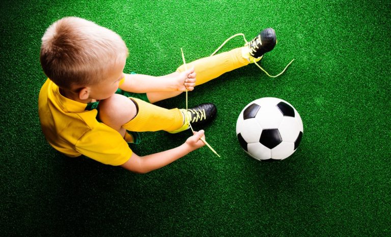 Wie viel kostet Kunstrasen für ein Fußballstadion?