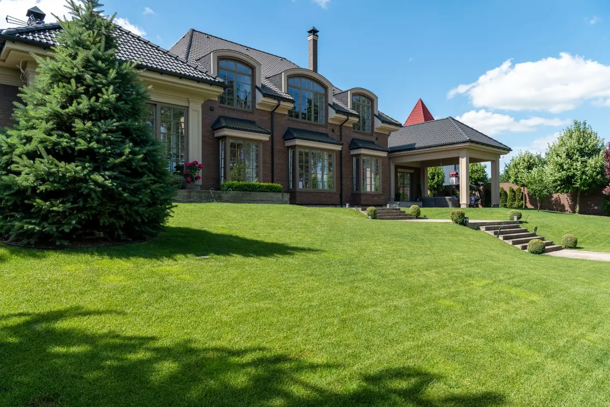 Expansive manicured landscape lawn suited to commercial and residential use