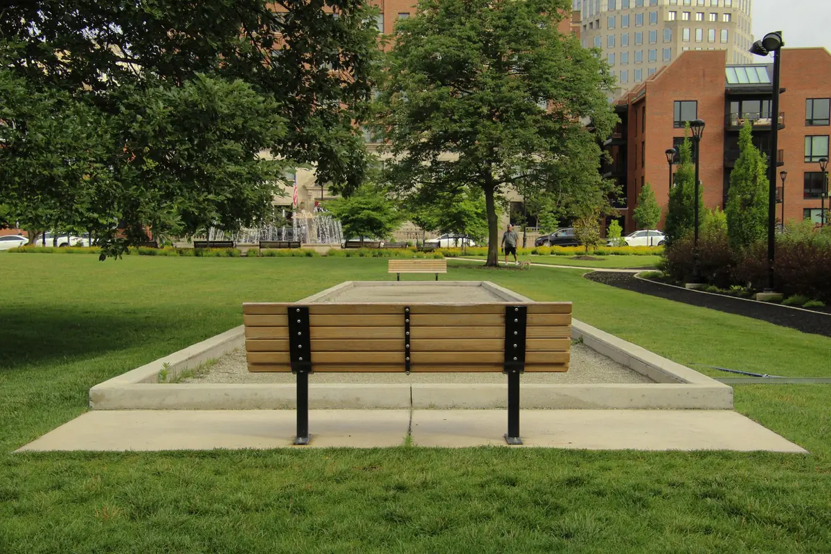 Access paths around an urban park court