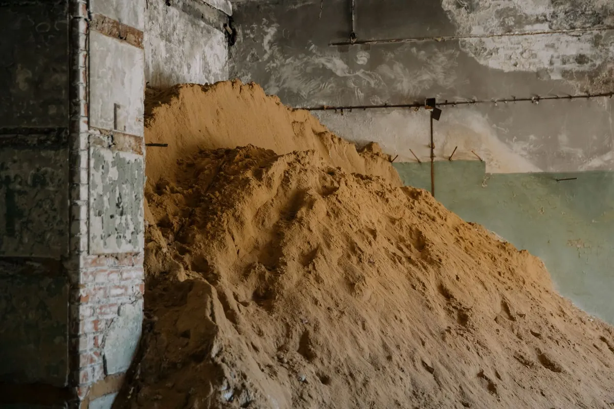 Layered earth cross section showing the strata under a lawn