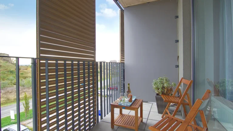 8 Mistakes to Avoid When Buying a Grass Wall