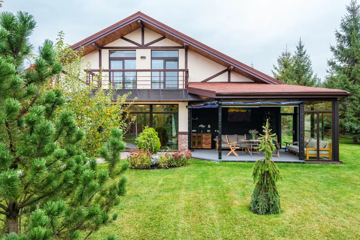 Residential landscape with mature artificial turf at 10-year service interval