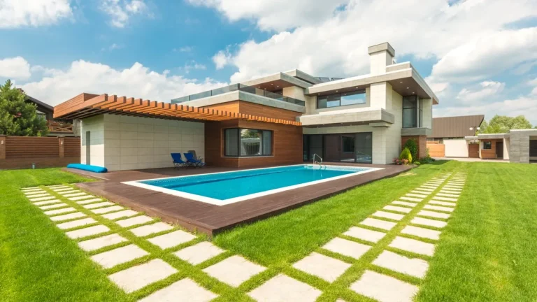Popular Colors and Designs for Artificial Turf